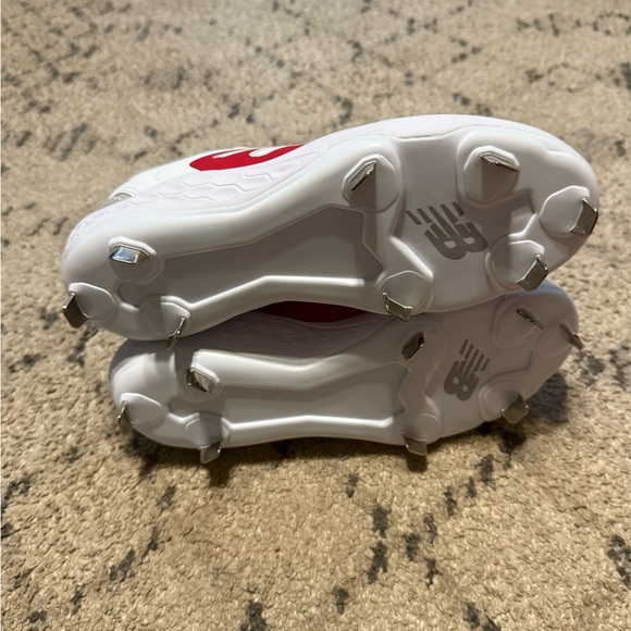 Brand New New Balance Kids Red and White Cleats size 8 - Picture 3 of 4